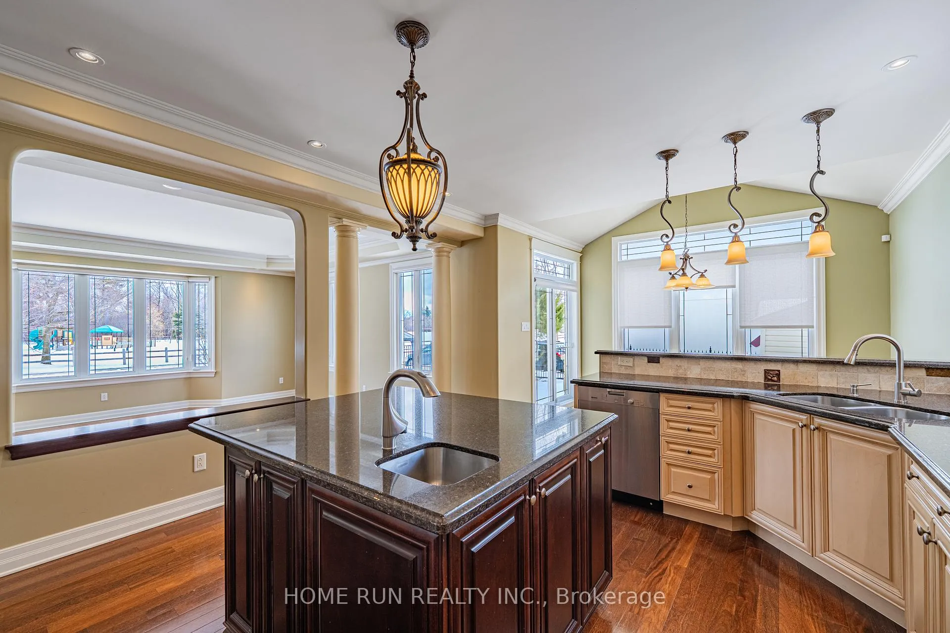 Photo 17 of 546 Kochar Drive, Ottawa, Mooneys Bay — HOMEH