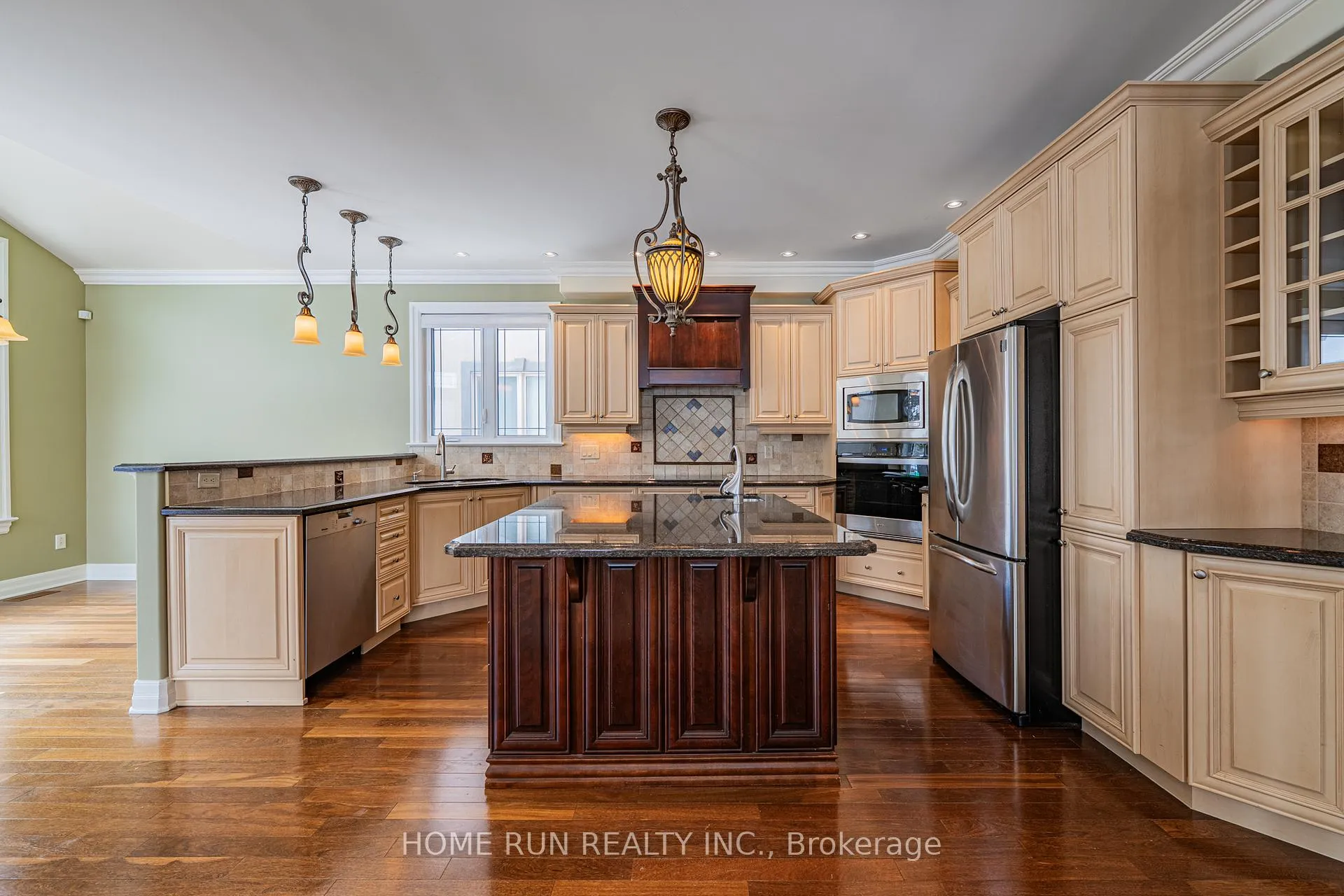 Photo 18 of 546 Kochar Drive, Ottawa, Mooneys Bay — HOMEH
