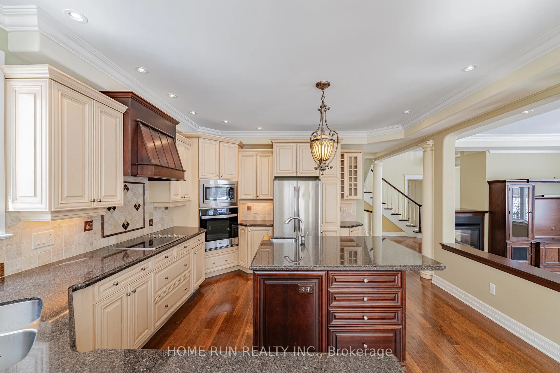 Photo 19 of 546 Kochar Drive, Ottawa, Mooneys Bay — HOMEH