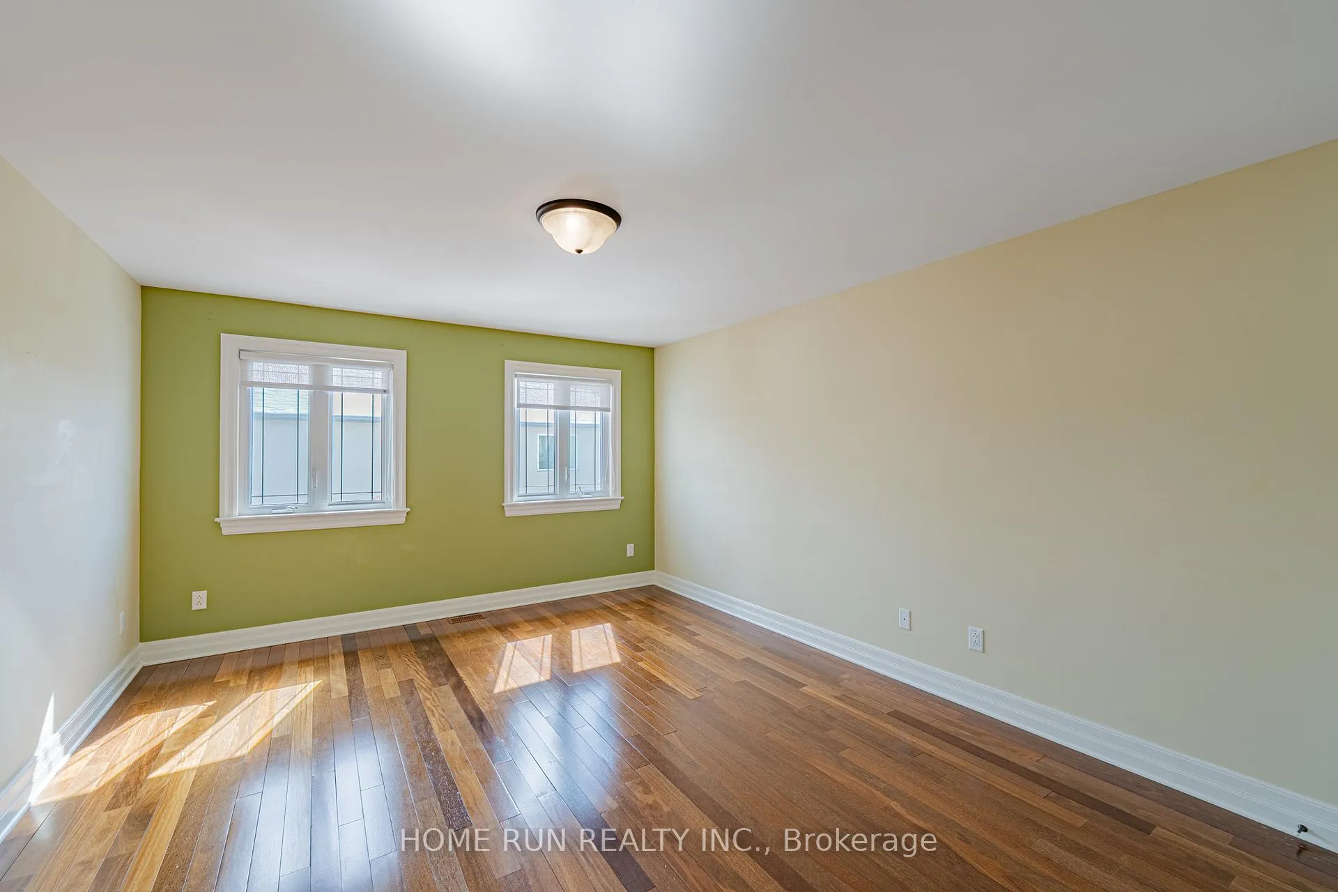 Photo 30 of 546 Kochar Drive, Ottawa, Mooneys Bay — HOMEH