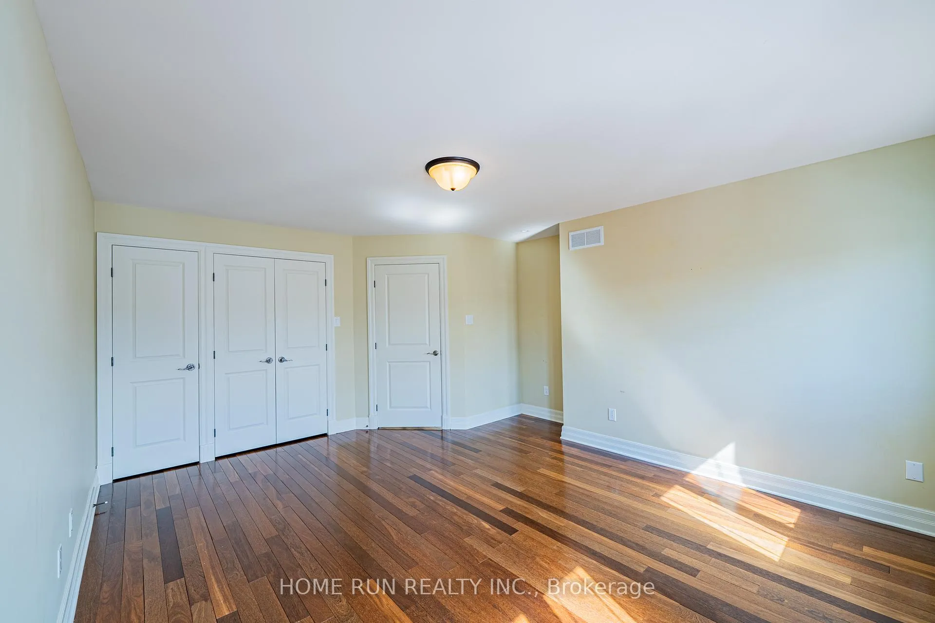 Photo 31 of 546 Kochar Drive, Ottawa, Mooneys Bay — HOMEH