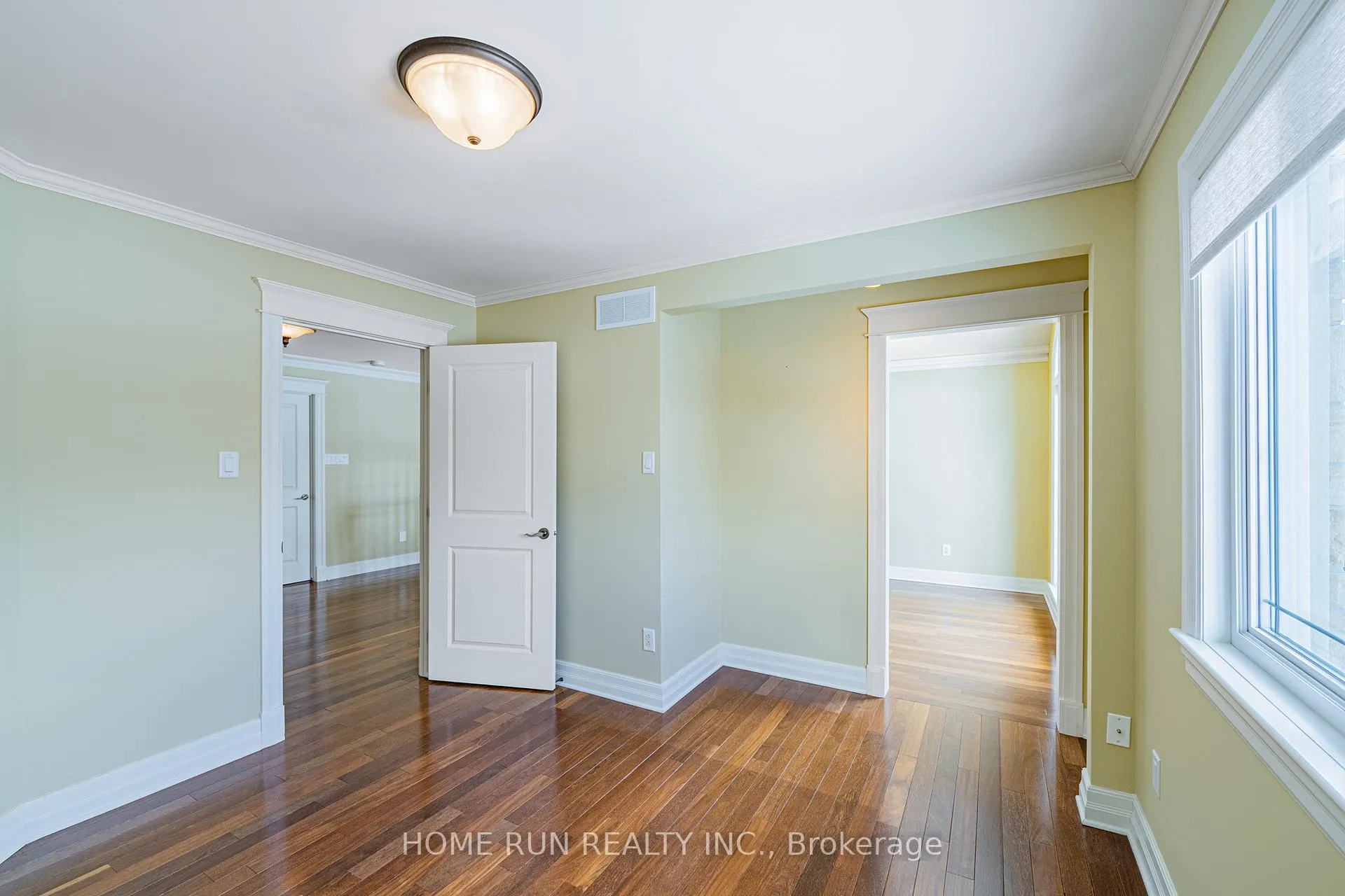 Photo 35 of 546 Kochar Drive, Ottawa, Mooneys Bay — HOMEH
