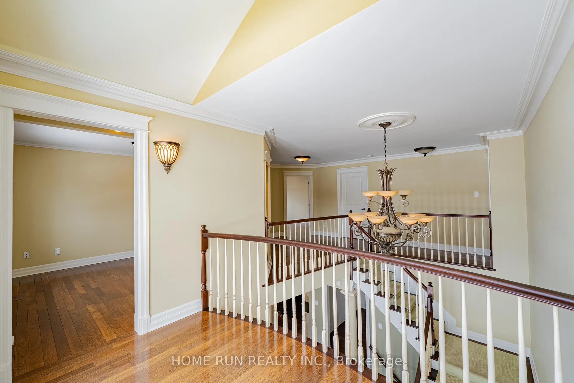 Photo 36 of 546 Kochar Drive, Ottawa, Mooneys Bay — HOMEH