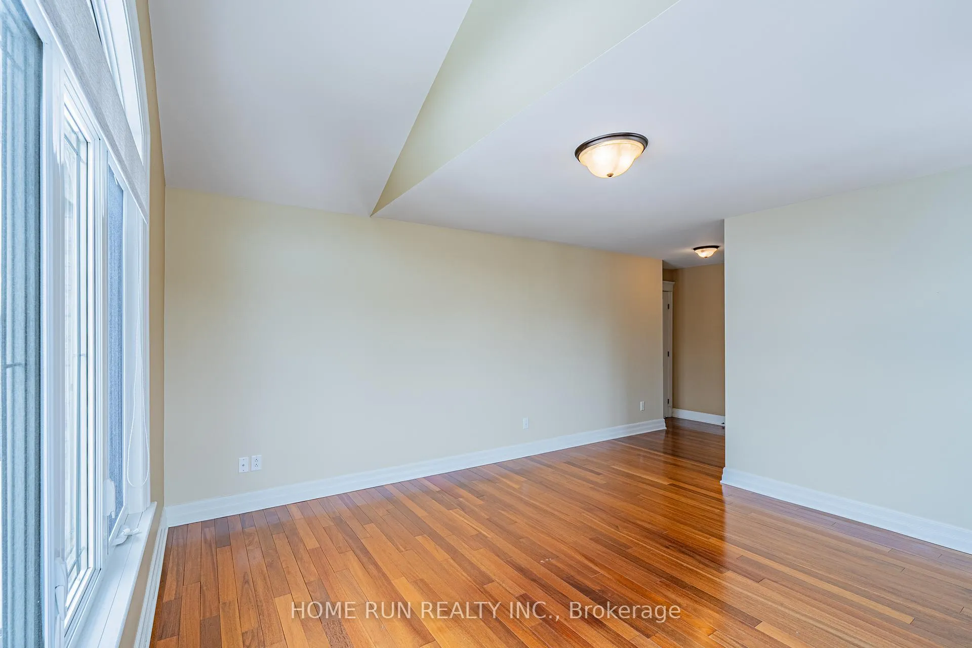 Photo 40 of 546 Kochar Drive, Ottawa, Mooneys Bay — HOMEH
