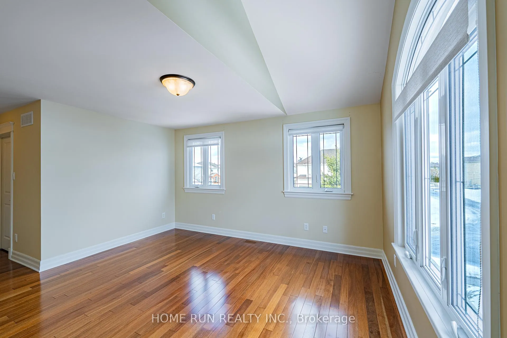 Photo 41 of 546 Kochar Drive, Ottawa, Mooneys Bay — HOMEH
