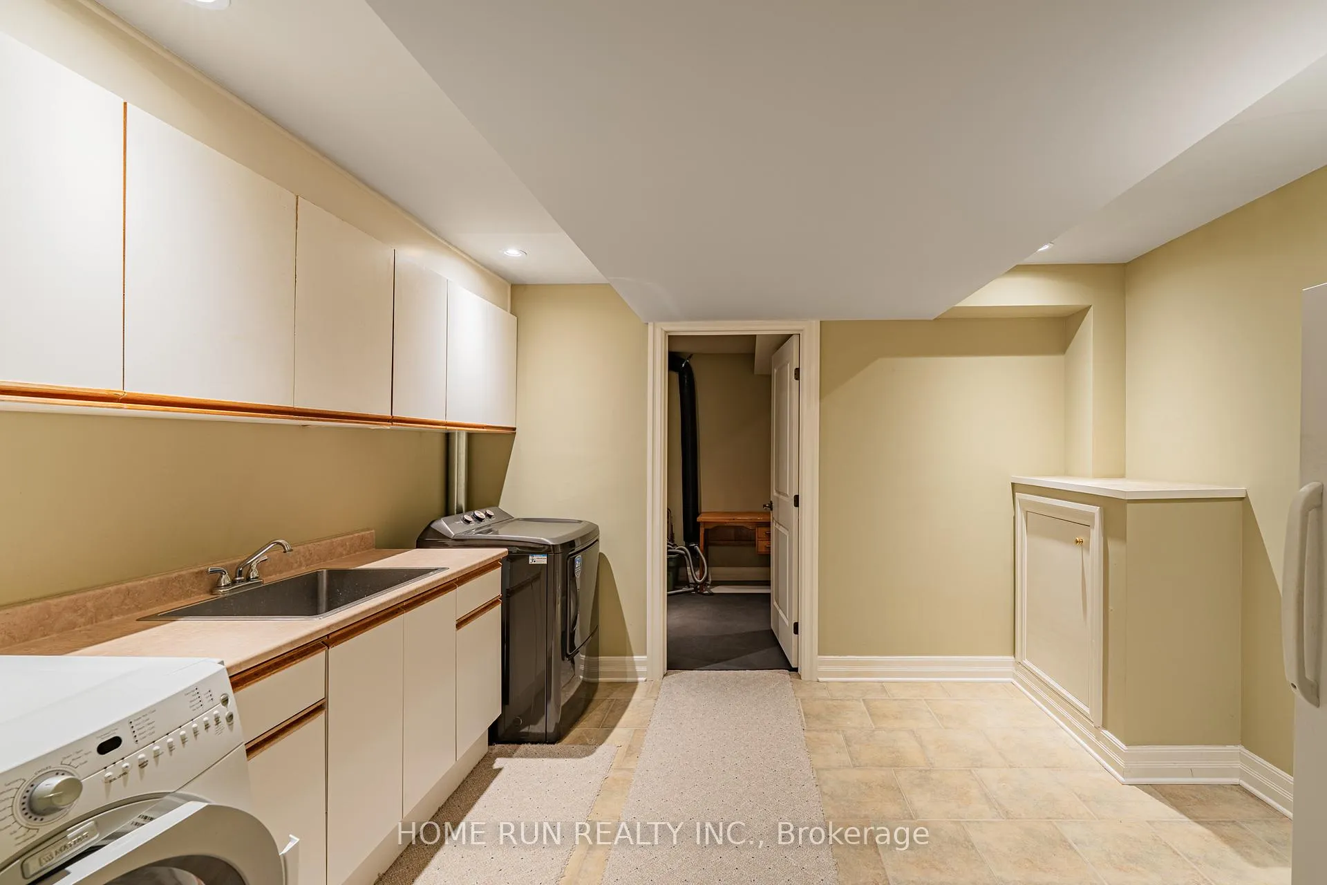 Photo 42 of 546 Kochar Drive, Ottawa, Mooneys Bay — HOMEH