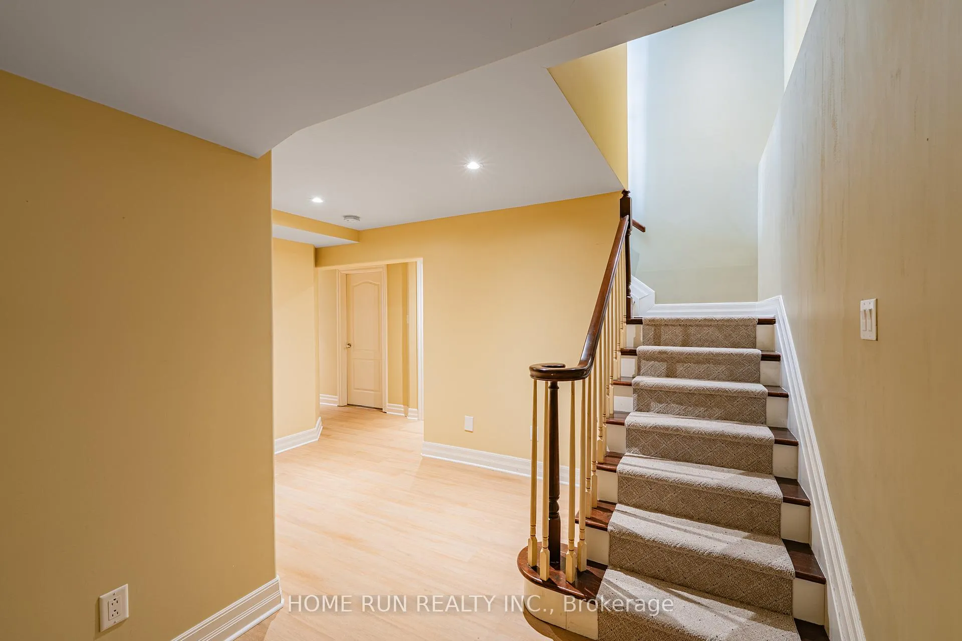 Photo 45 of 546 Kochar Drive, Ottawa, Mooneys Bay — HOMEH