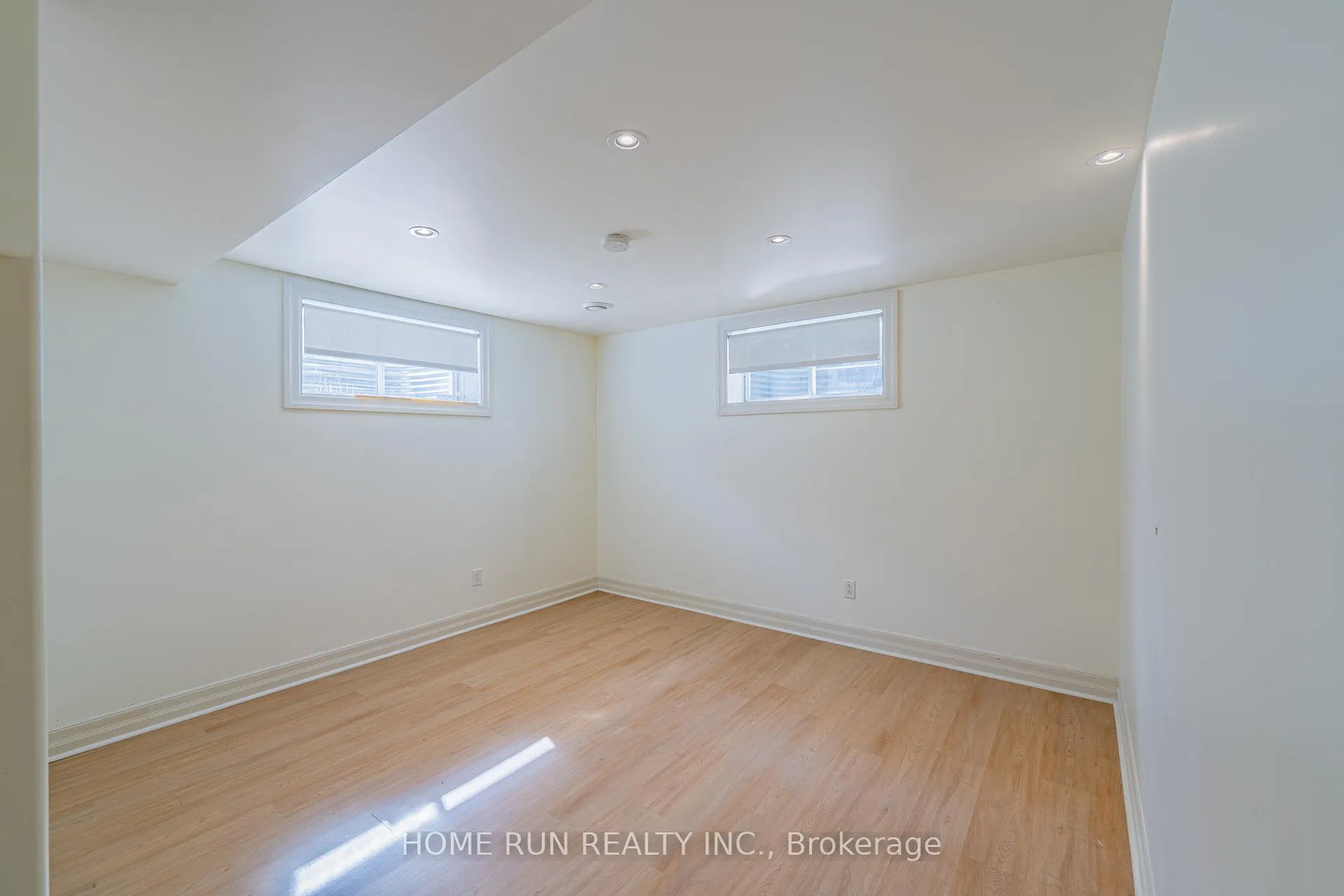 Photo 49 of 546 Kochar Drive, Ottawa, Mooneys Bay — HOMEH