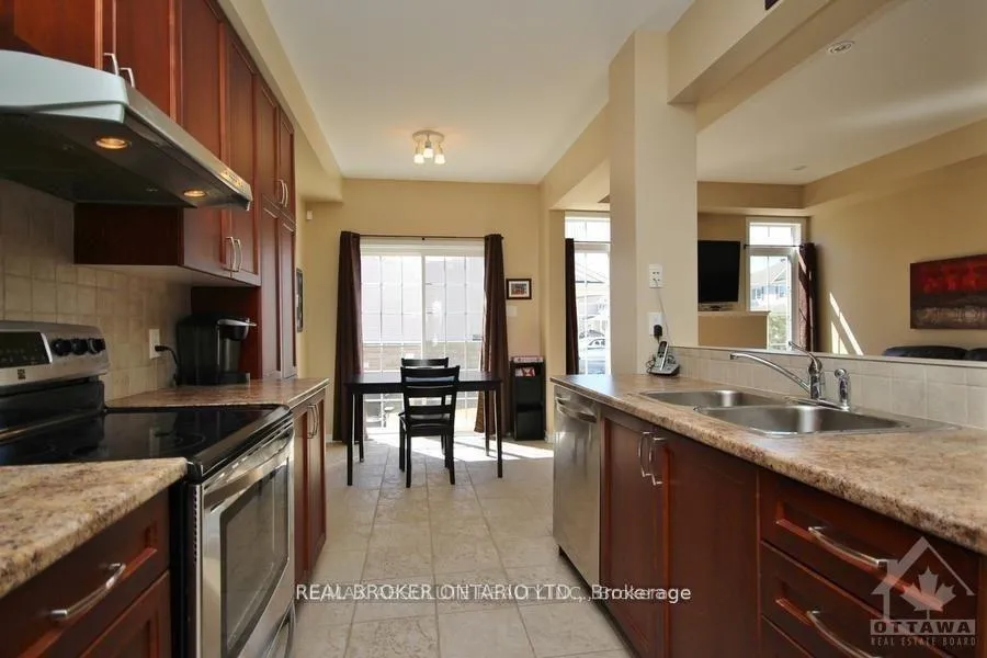 Photo 3 of 615 Pepperville Crescent, Ottawa, Kanata - Emerald Meadows/Trailwest — HOMEH