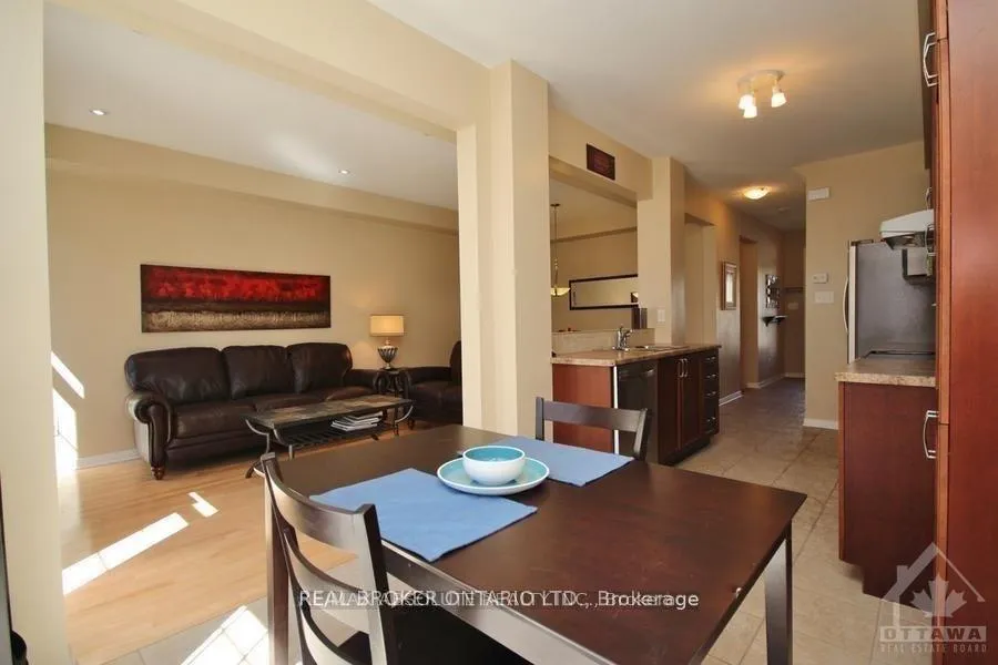 Photo 4 of 615 Pepperville Crescent, Ottawa, Kanata - Emerald Meadows/Trailwest — HOMEH