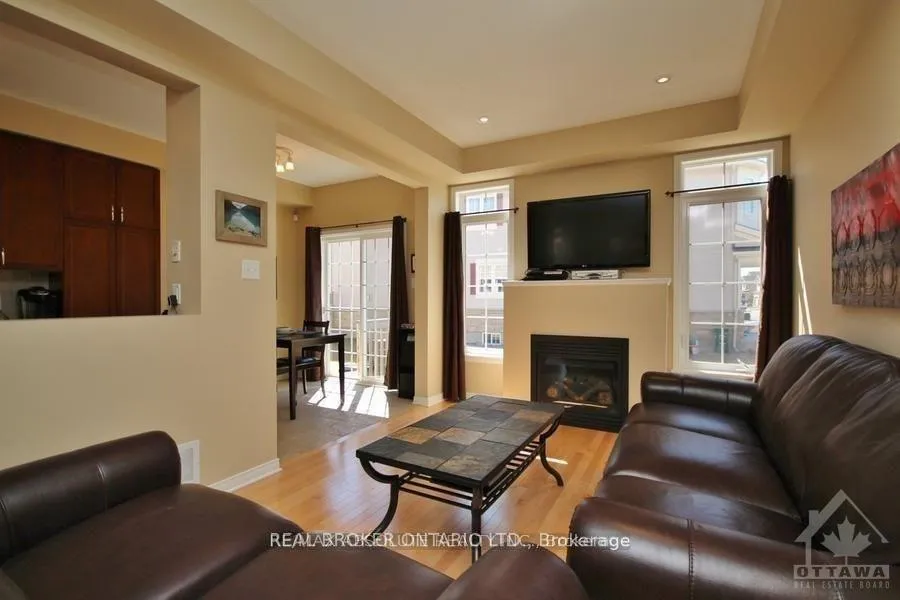 Photo 6 of 615 Pepperville Crescent, Ottawa, Kanata - Emerald Meadows/Trailwest — HOMEH