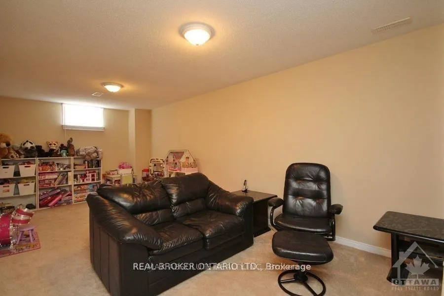 Photo 15 of 615 Pepperville Crescent, Ottawa, Kanata - Emerald Meadows/Trailwest — HOMEH