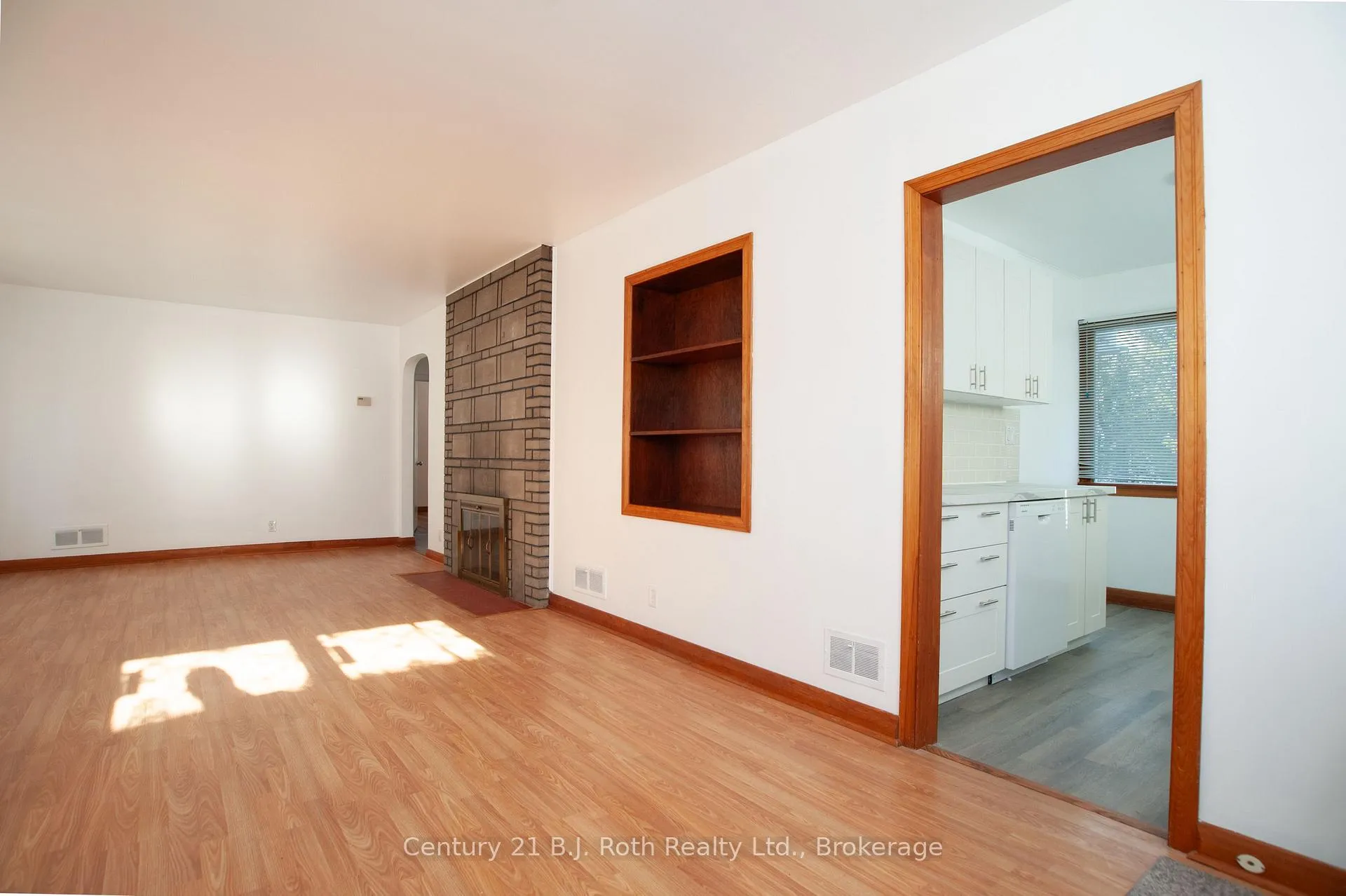 Photo 2 of Unit Main, 639 Yonge Street, Midland — HOMEH