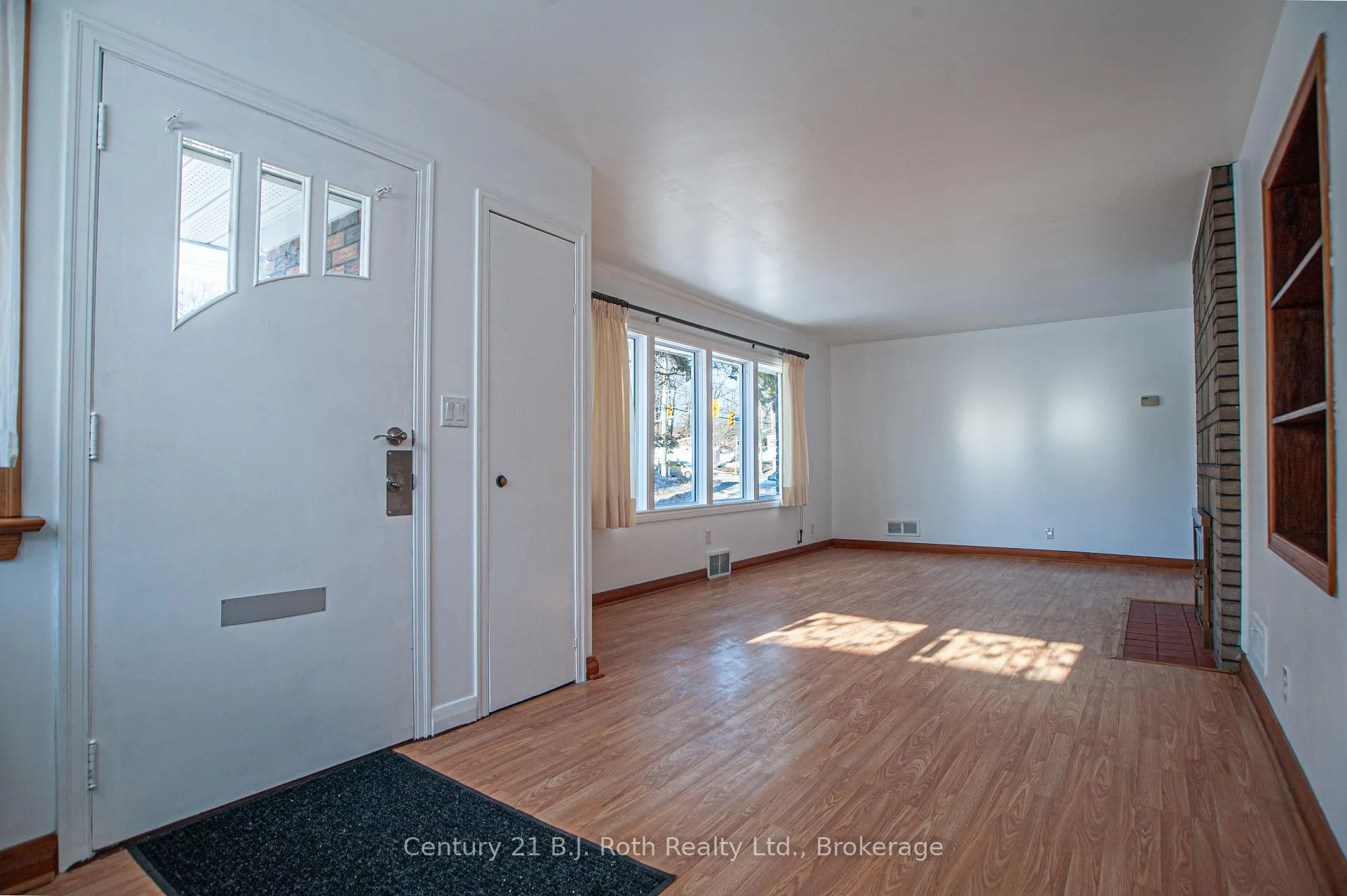 Photo 4 of Unit Main, 639 Yonge Street, Midland — HOMEH