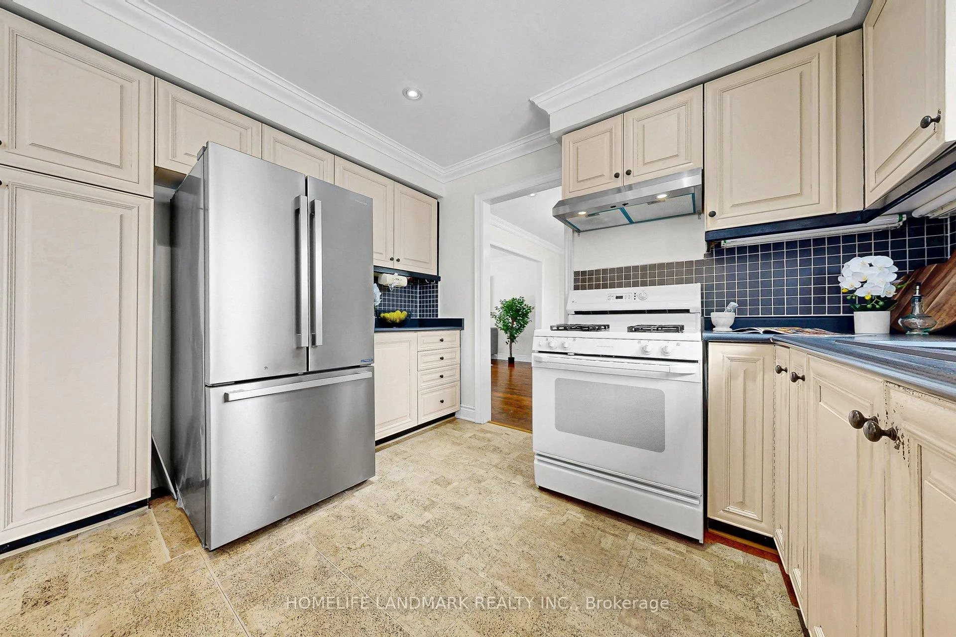 Photo 10 of 51 Emeline Crescent, Markham, Markham Village — HOMEH