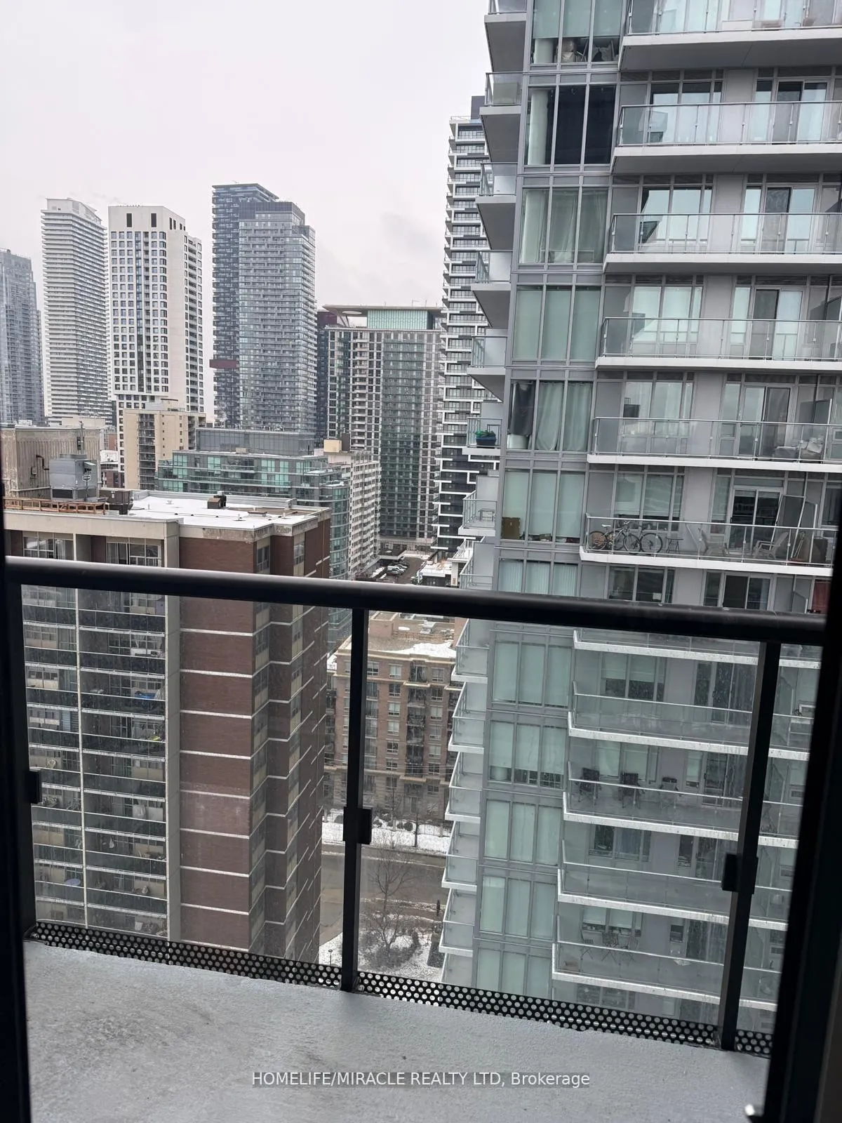 Photo 8 of Unit 1805, 127 Broadway Avenue, Toronto, Mount Pleasant West — HOMEH