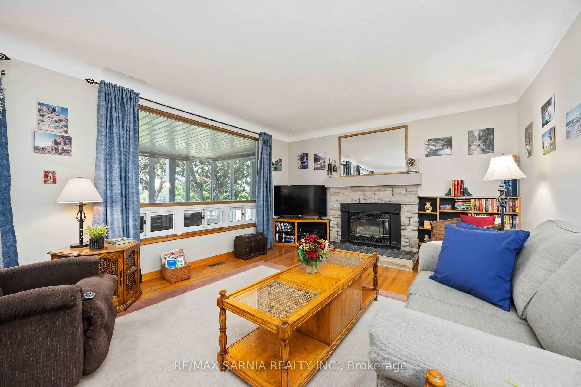 Photo 4 of 563 Riverside Drive, St. Clair — HOMEH