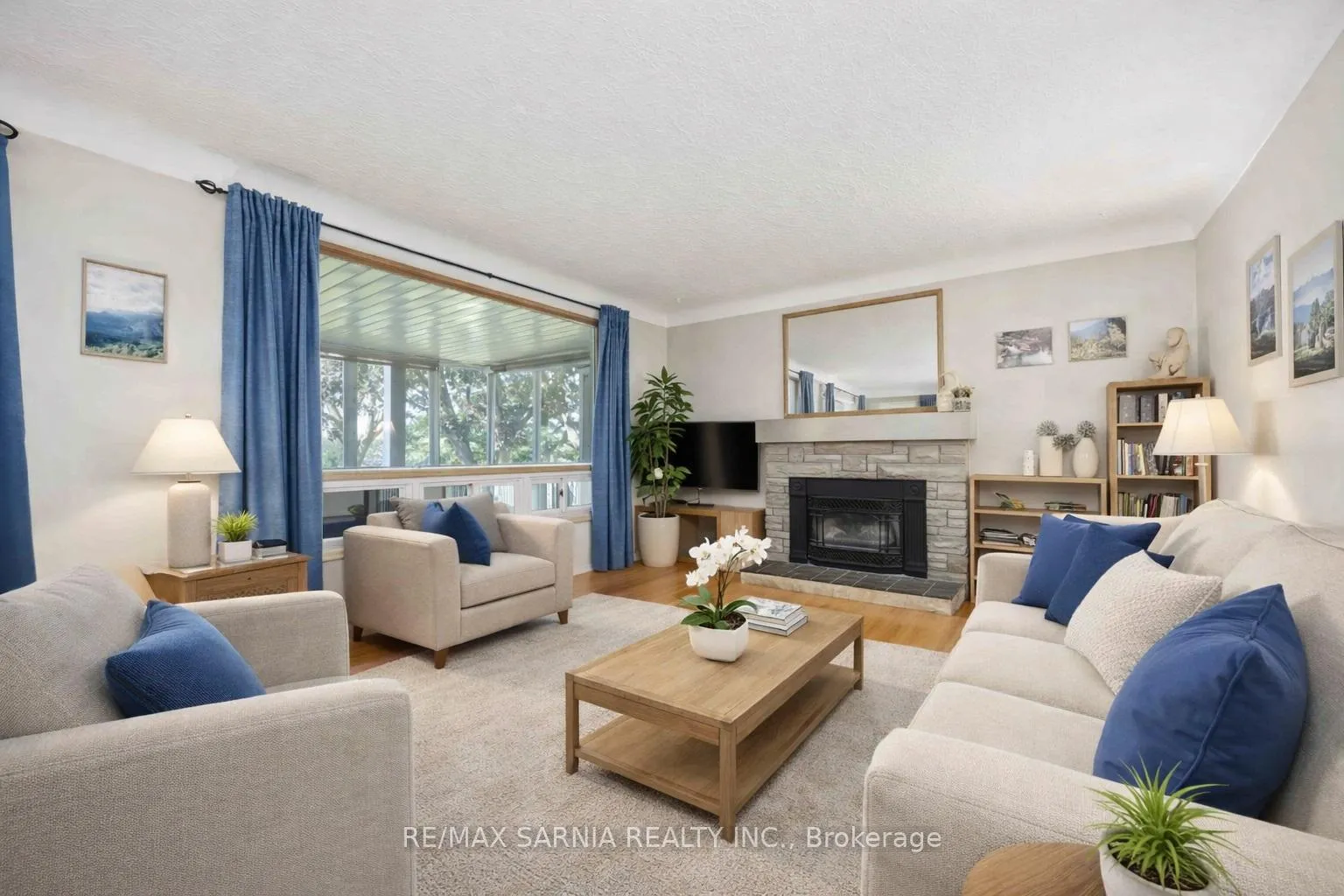 Photo 5 of 563 Riverside Drive, St. Clair — HOMEH
