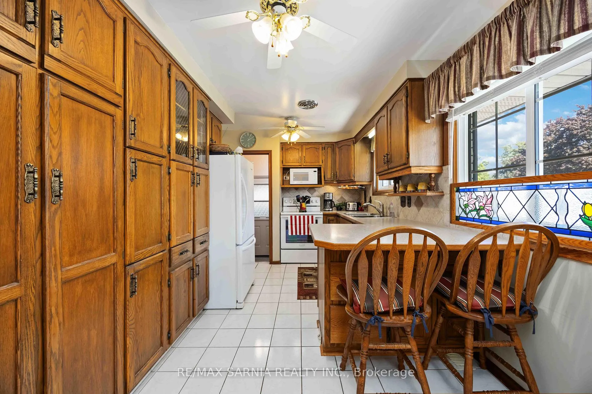 Photo 7 of 563 Riverside Drive, St. Clair — HOMEH