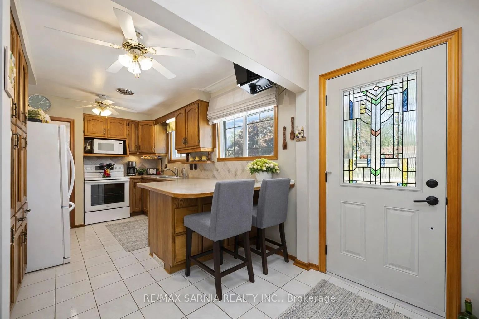 Photo 8 of 563 Riverside Drive, St. Clair — HOMEH