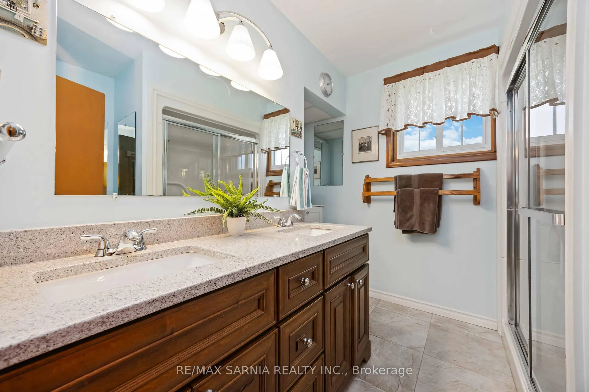 Photo 12 of 563 Riverside Drive, St. Clair — HOMEH