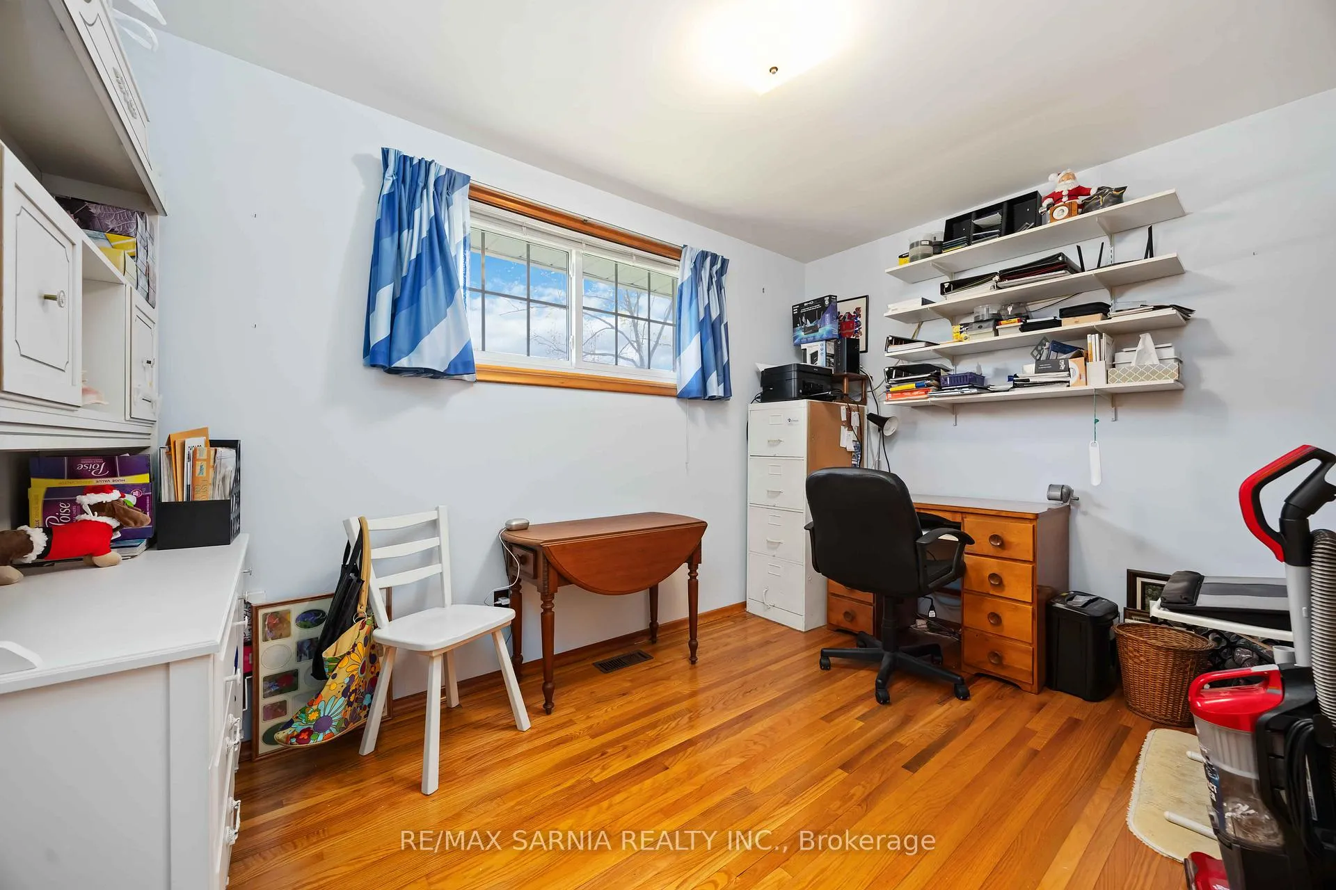 Photo 13 of 563 Riverside Drive, St. Clair — HOMEH