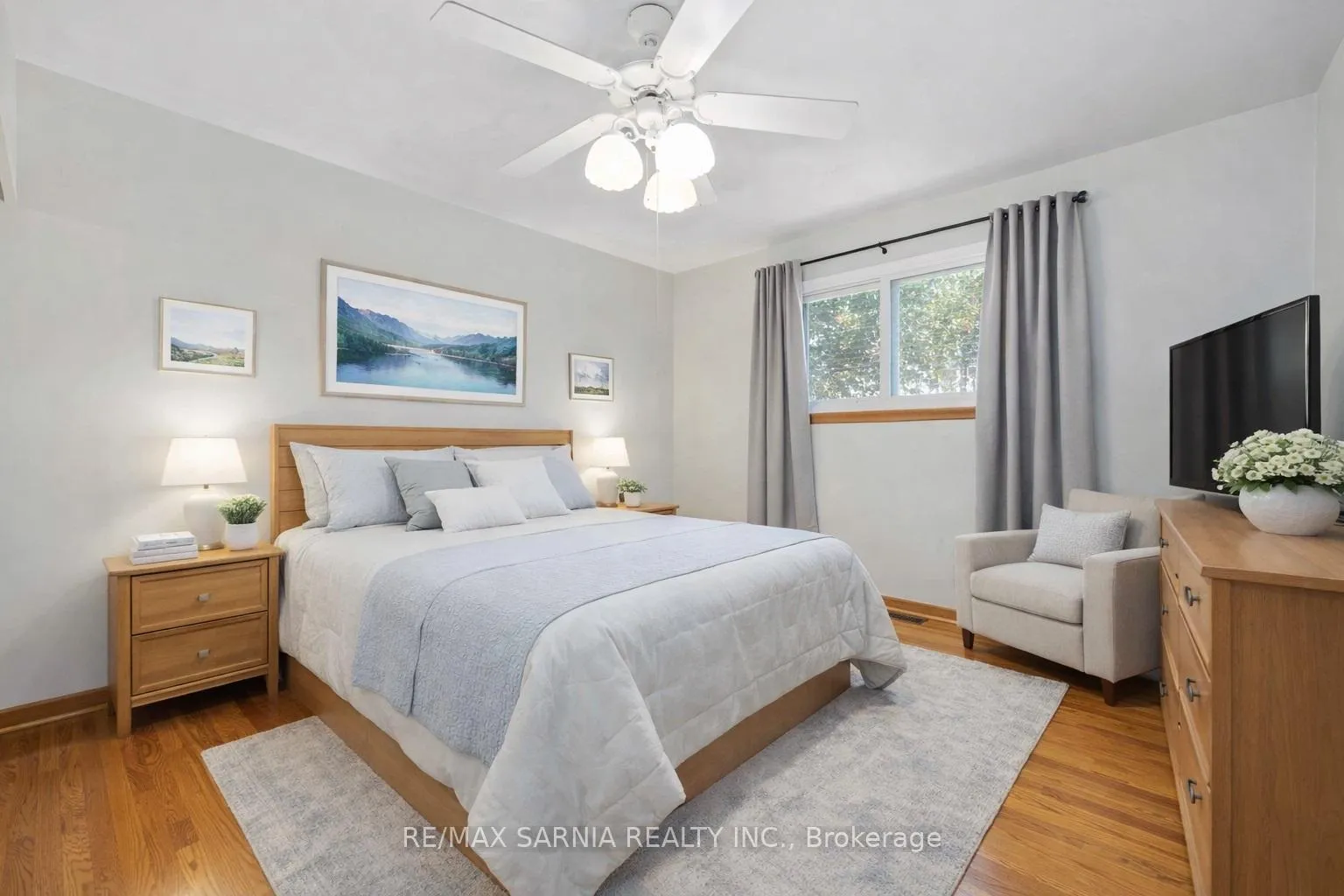 Photo 16 of 563 Riverside Drive, St. Clair — HOMEH