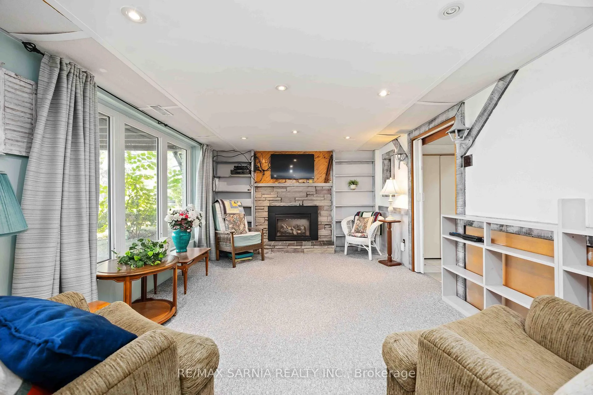 Photo 17 of 563 Riverside Drive, St. Clair — HOMEH