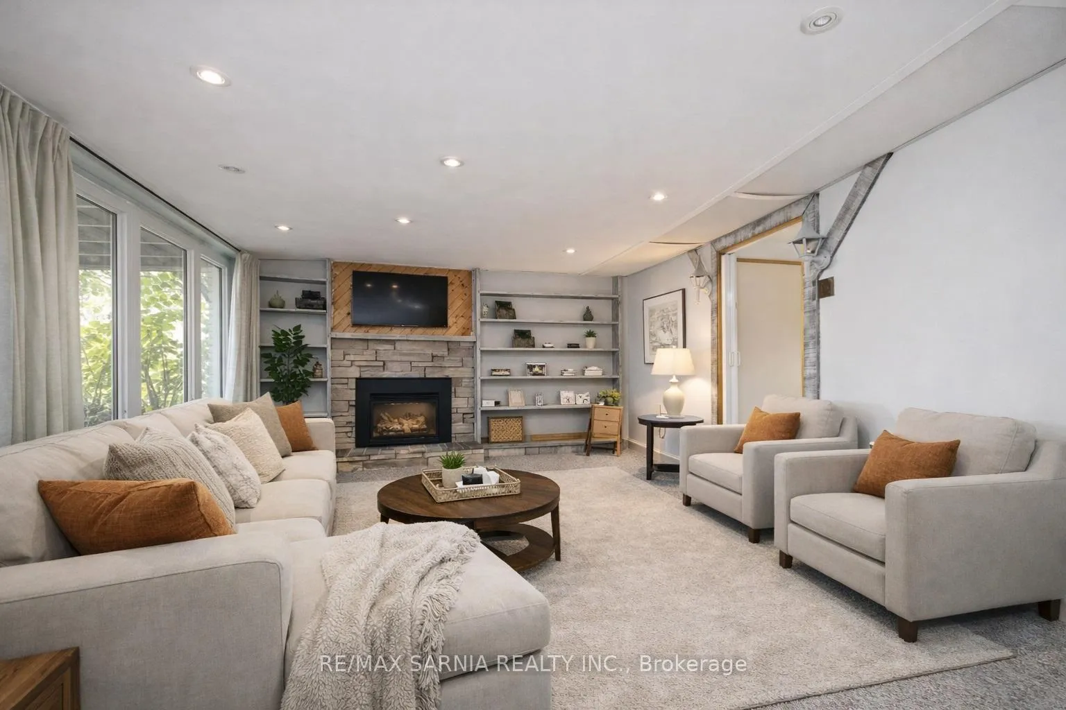Photo 18 of 563 Riverside Drive, St. Clair — HOMEH