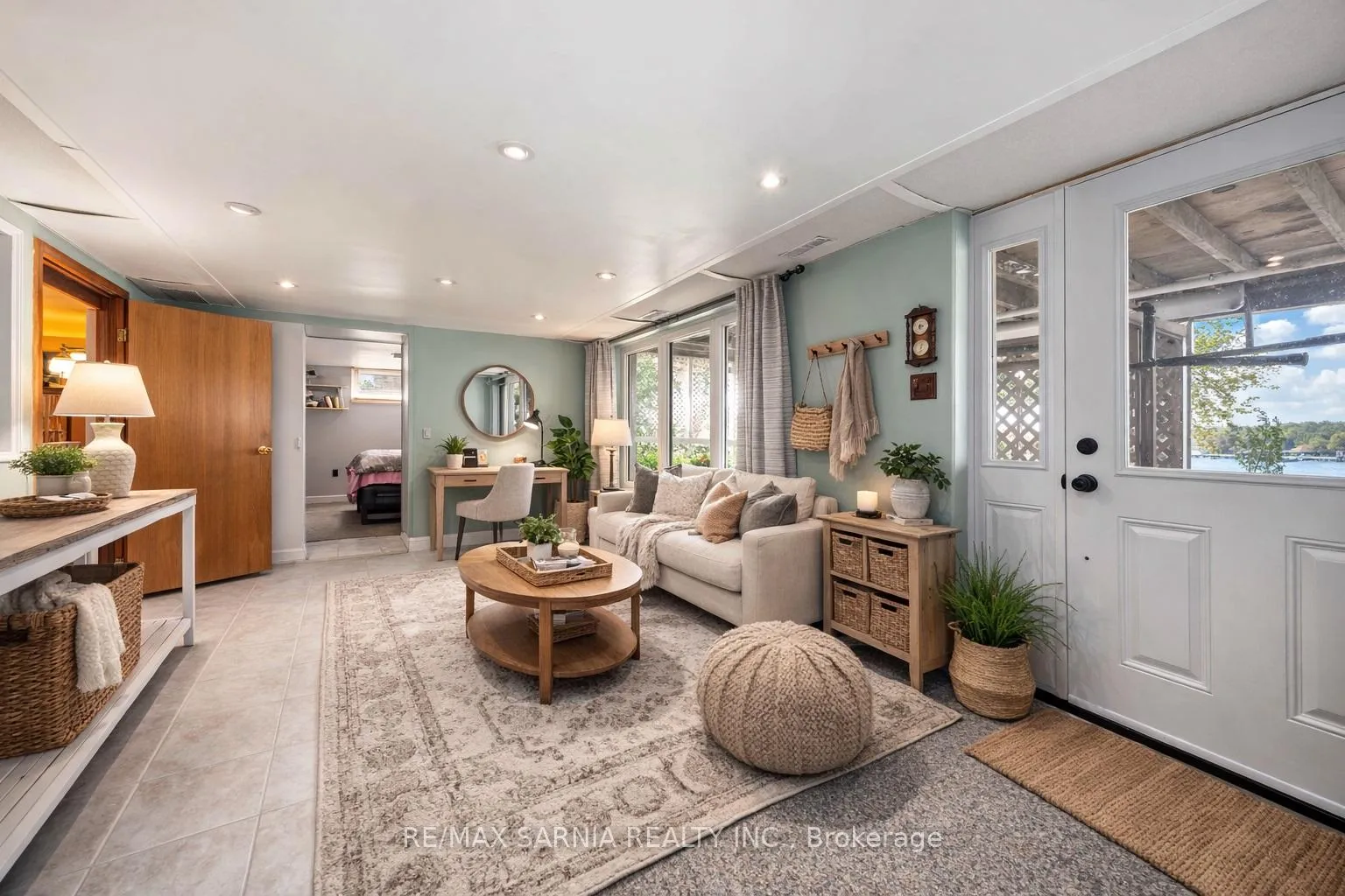 Photo 21 of 563 Riverside Drive, St. Clair — HOMEH