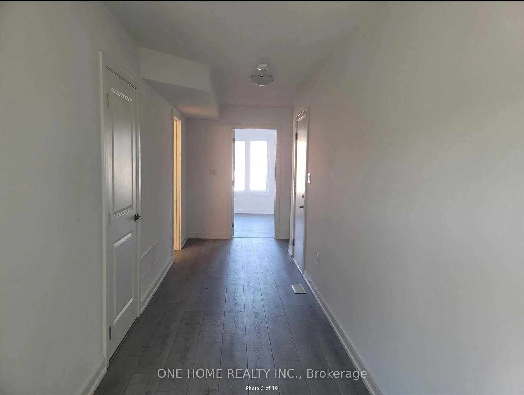 Photo 3 of 35 Blue Forest Crescent, Barrie, Innis-Shore — HOMEH