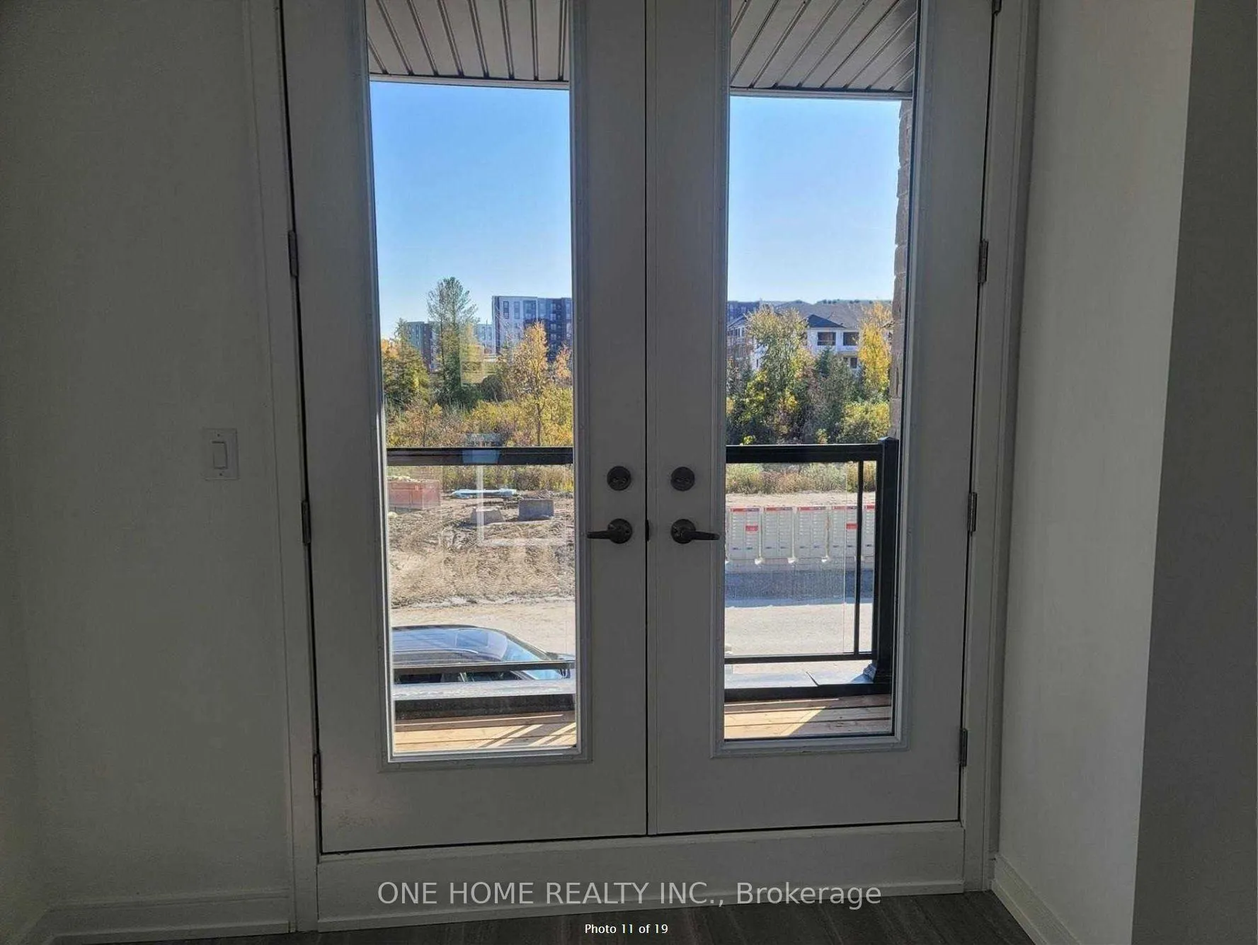 Photo 11 of 35 Blue Forest Crescent, Barrie, Innis-Shore — HOMEH