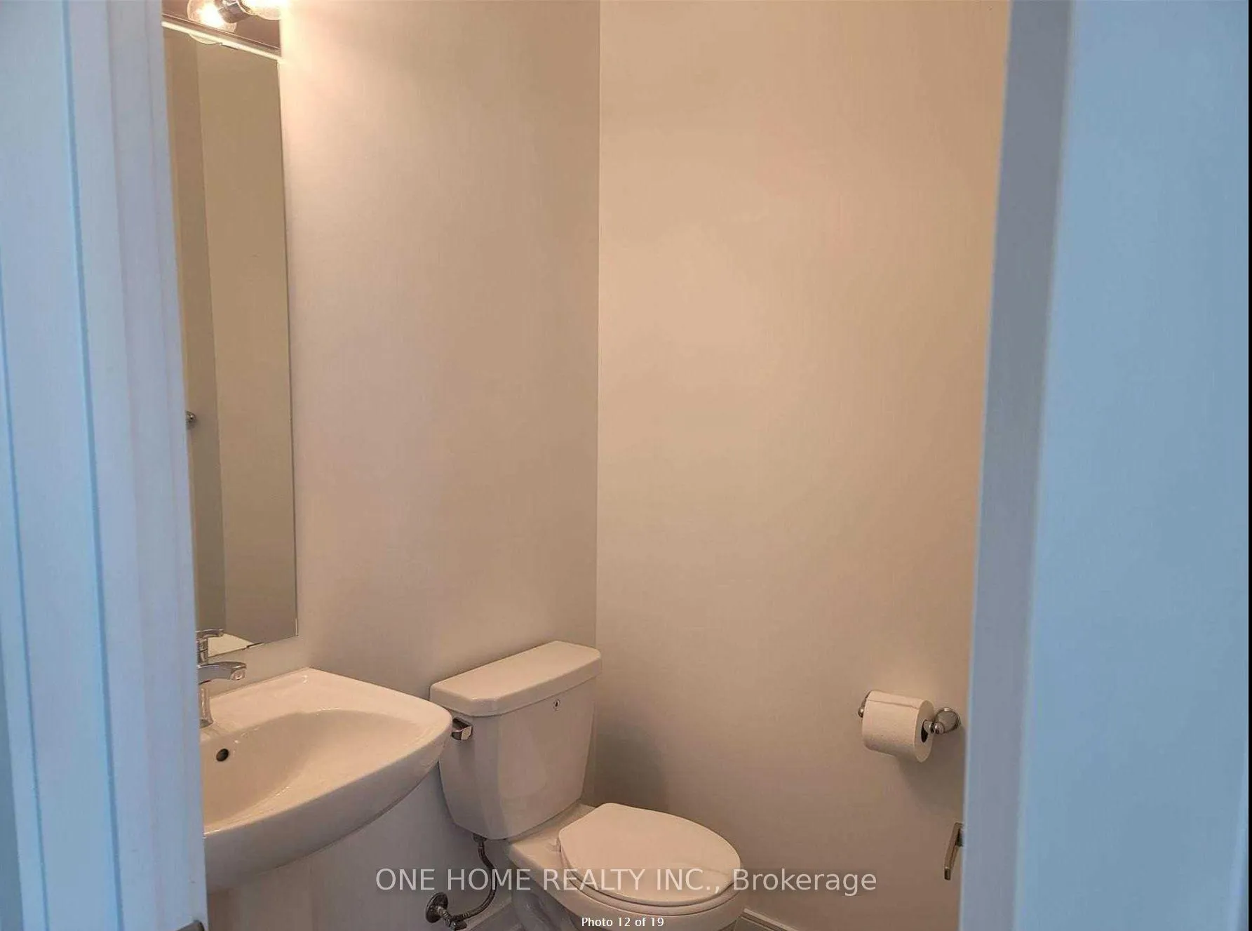 Photo 12 of 35 Blue Forest Crescent, Barrie, Innis-Shore — HOMEH