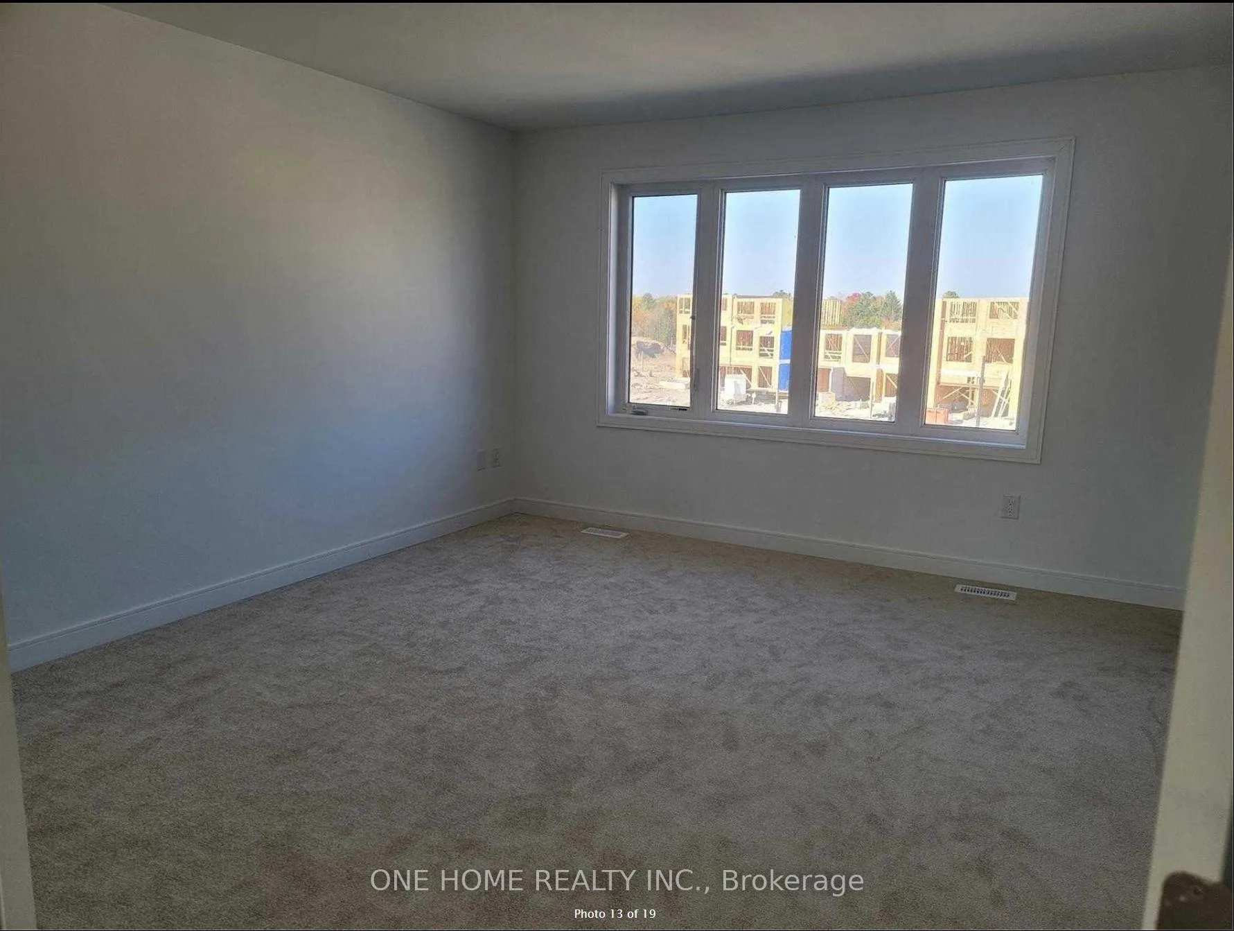 Photo 13 of 35 Blue Forest Crescent, Barrie, Innis-Shore — HOMEH
