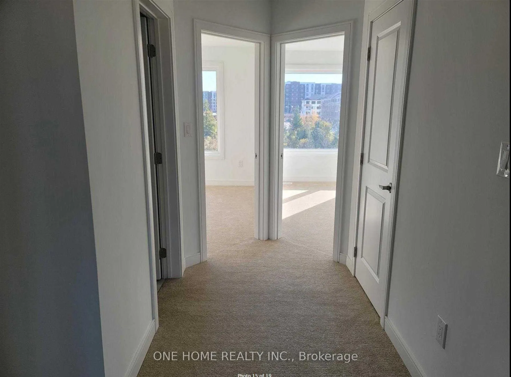 Photo 15 of 35 Blue Forest Crescent, Barrie, Innis-Shore — HOMEH