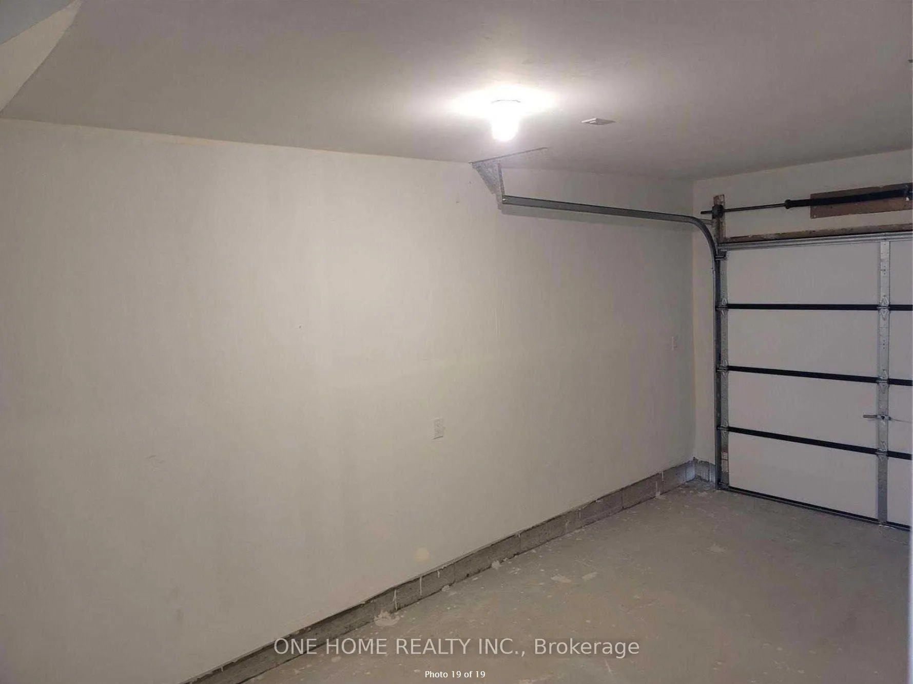 Photo 19 of 35 Blue Forest Crescent, Barrie, Innis-Shore — HOMEH