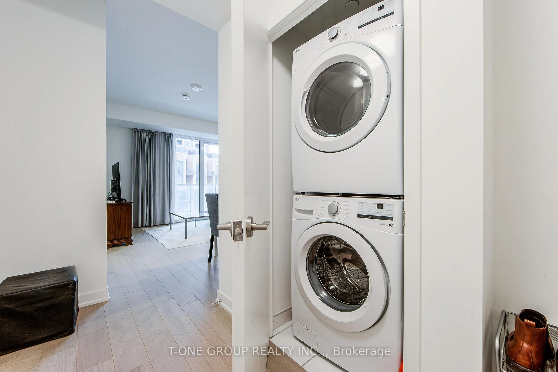 Photo 5 of Unit 912B, 292 Verdale Crossing, Markham, Unionville — HOMEH
