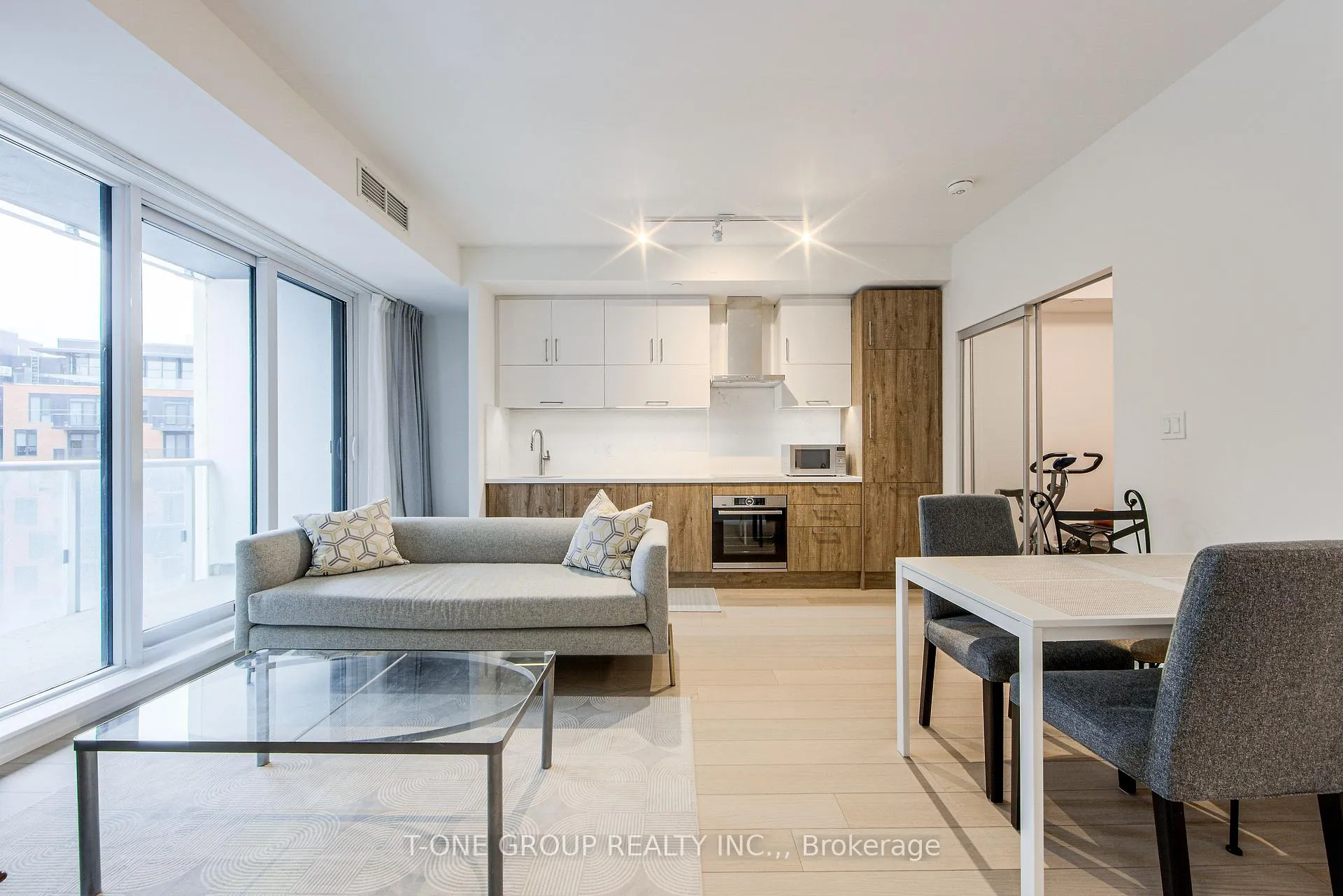 Photo 7 of Unit 912B, 292 Verdale Crossing, Markham, Unionville — HOMEH