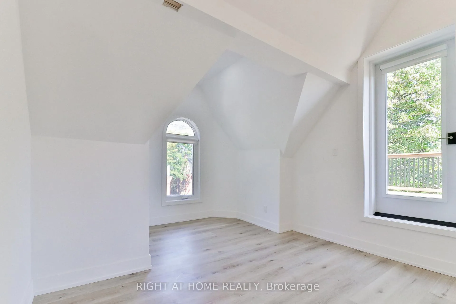 Photo 15 of 45 Brock Avenue, Toronto, South Parkdale — HOMEH
