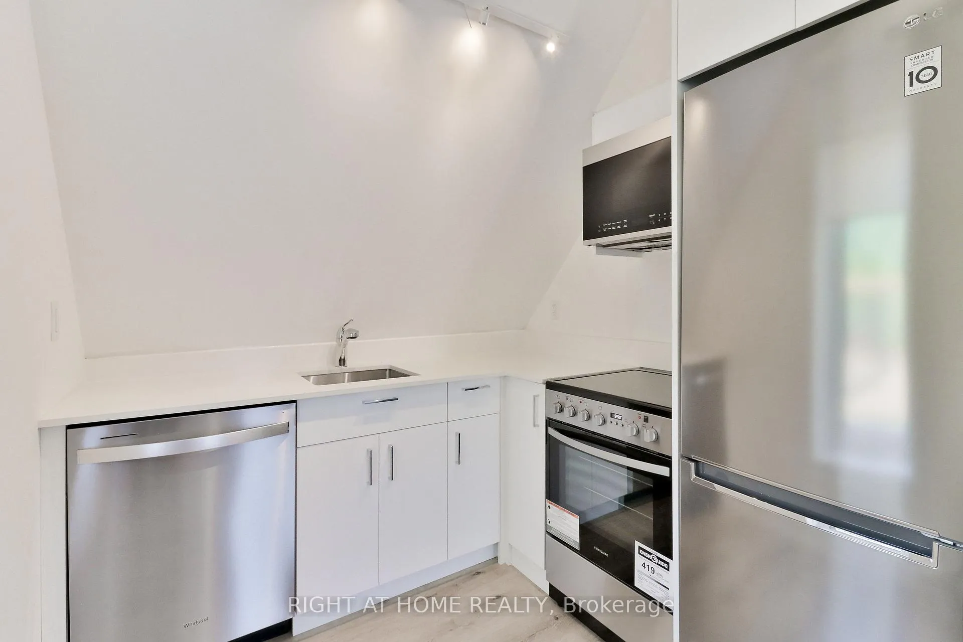 Photo 16 of 45 Brock Avenue, Toronto, South Parkdale — HOMEH