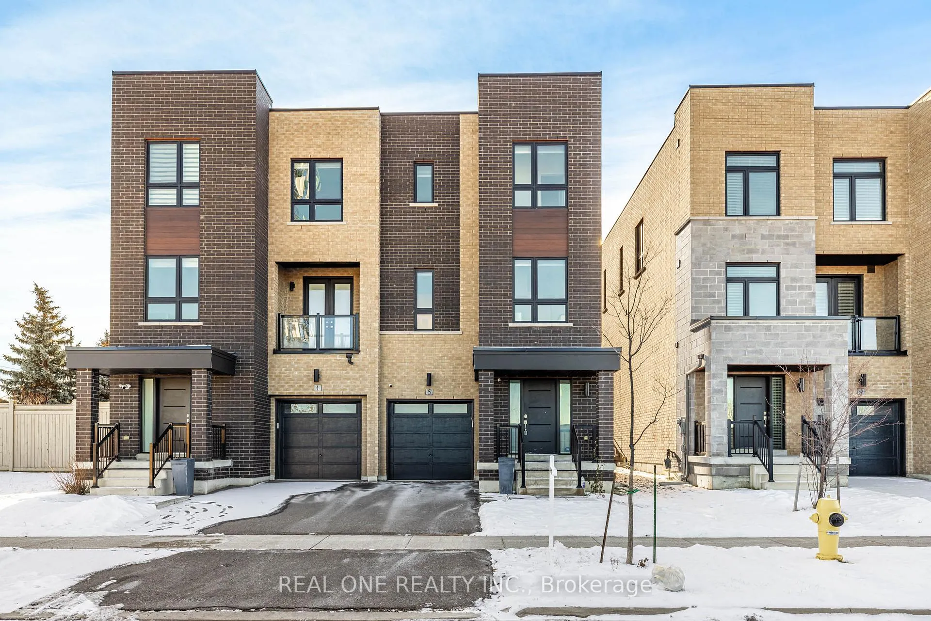 Photo 2 of 5 Gridiron Gate, Vaughan, Vellore Village — HOMEH