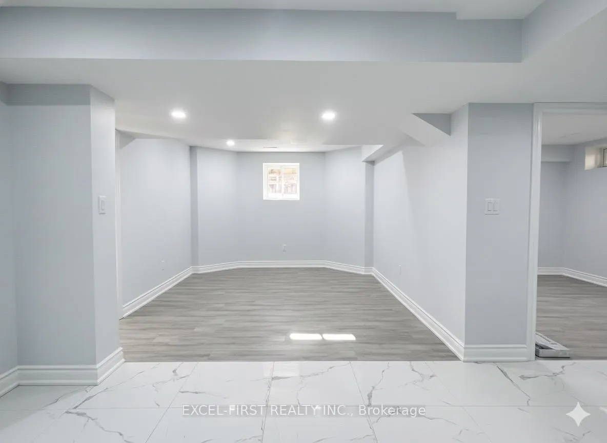 Photo 5 of 31 Ames Crescent, Aurora, Bayview Northeast — HOMEH