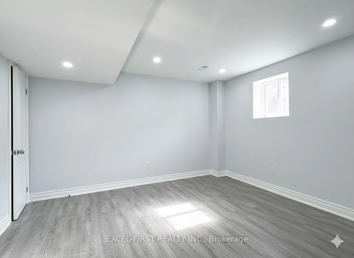 Photo 7 of 31 Ames Crescent, Aurora, Bayview Northeast — HOMEH
