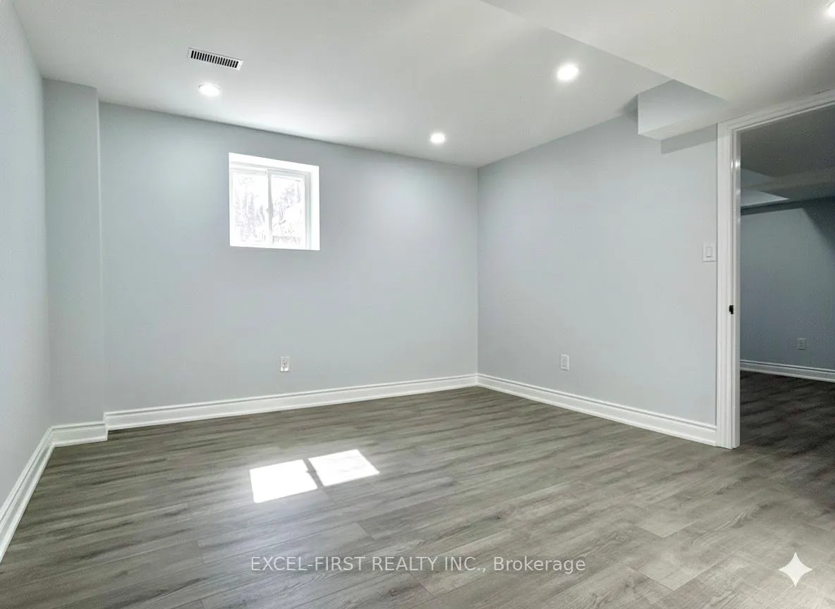 Photo 9 of 31 Ames Crescent, Aurora, Bayview Northeast — HOMEH