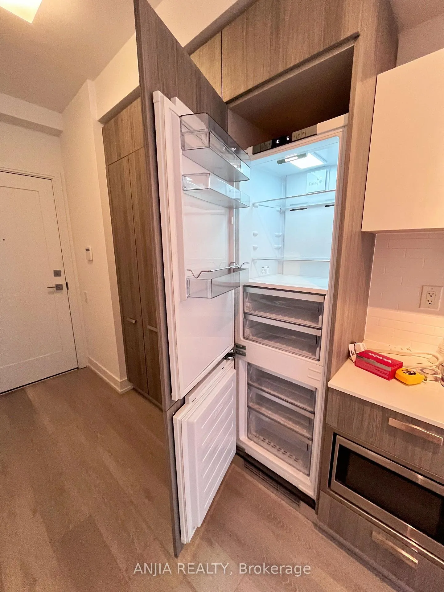 Photo 4 of Unit 1109, 50 Charles Street E, Toronto, Church-Yonge Corridor — HOMEH