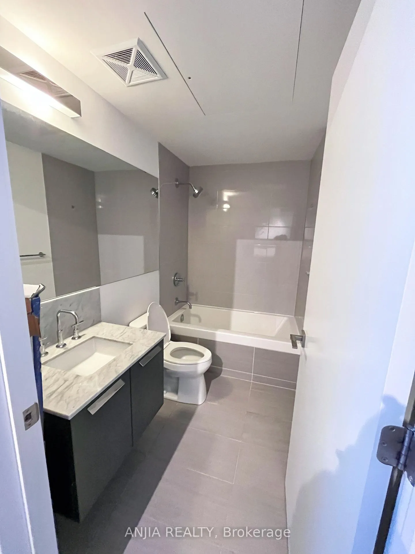 Photo 5 of Unit 1109, 50 Charles Street E, Toronto, Church-Yonge Corridor — HOMEH