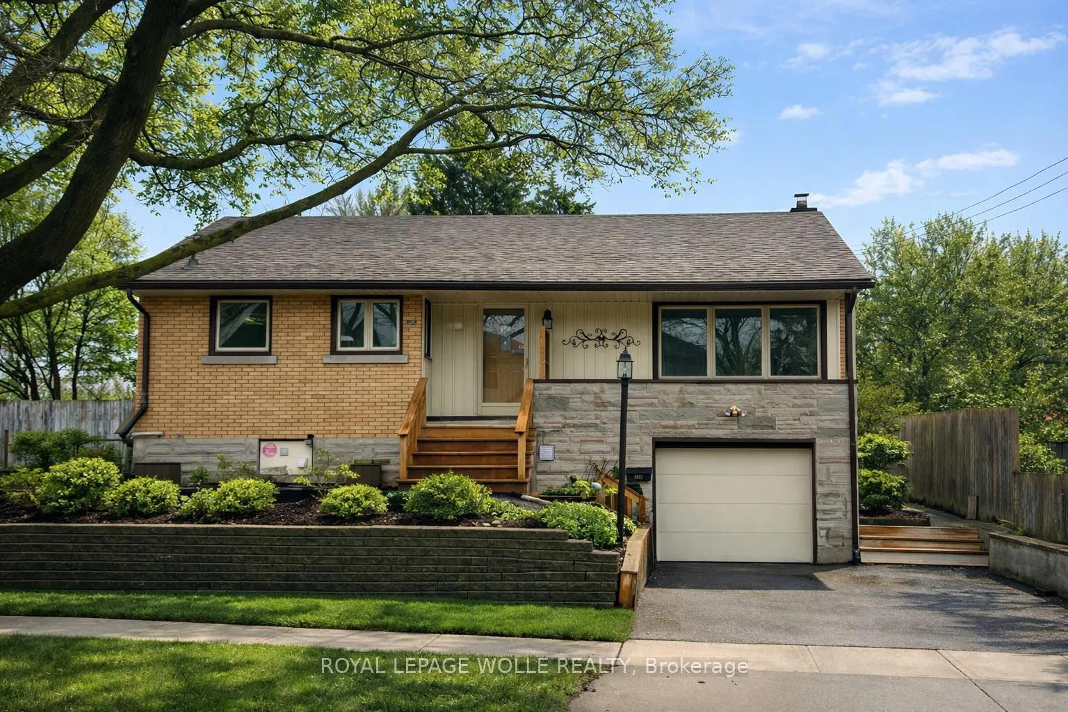 Front of Unit UPPER, 148 Siebert Avenue