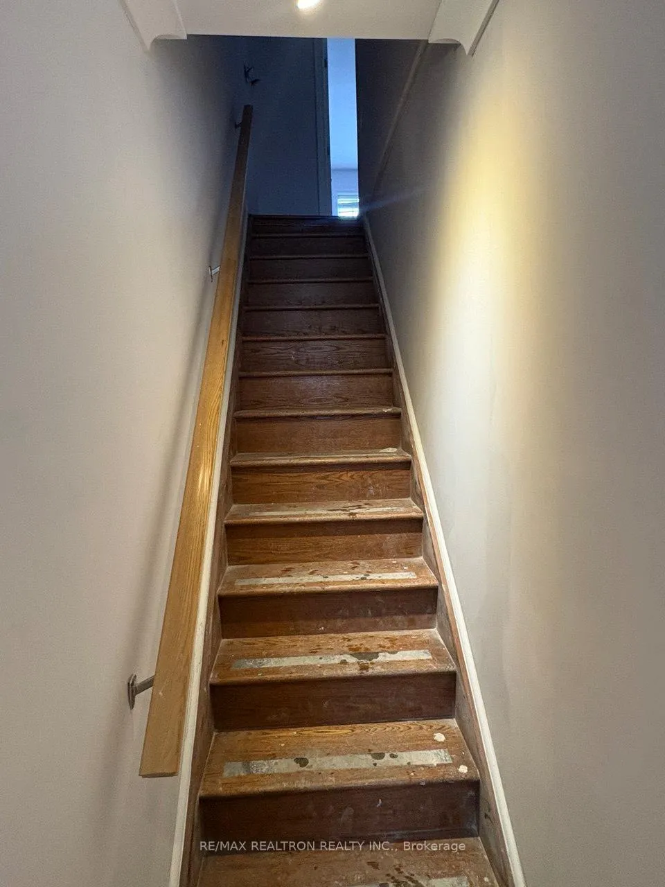 Photo 3 of Unit A, 15403 Yonge Street, Aurora, Aurora Village — HOMEH
