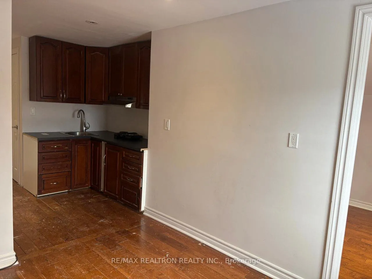 Photo 4 of Unit A, 15403 Yonge Street, Aurora, Aurora Village — HOMEH