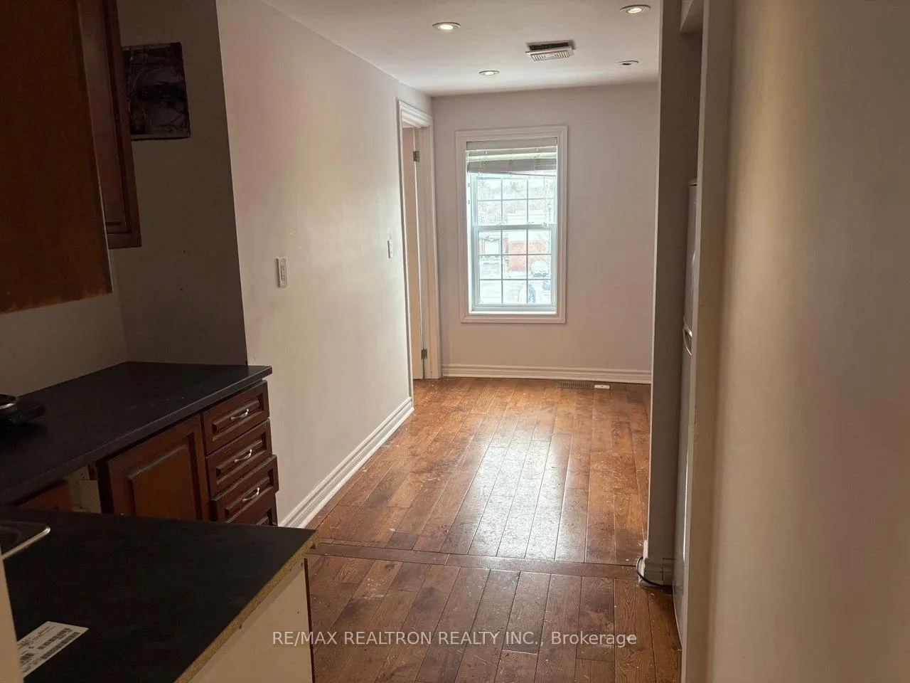 Photo 5 of Unit A, 15403 Yonge Street, Aurora, Aurora Village — HOMEH